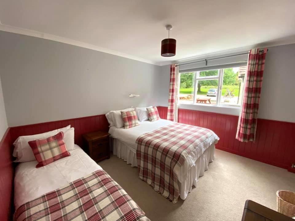 Bed and Breakfast The Benett Arms Шефтсбери Экстерьер фото